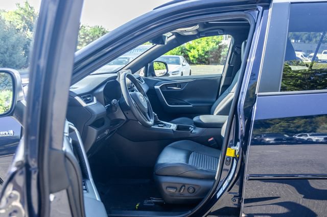 Used 2020 Toyota RAV4 XSE w/ Carpet Mat Package AWD/4WD image 24