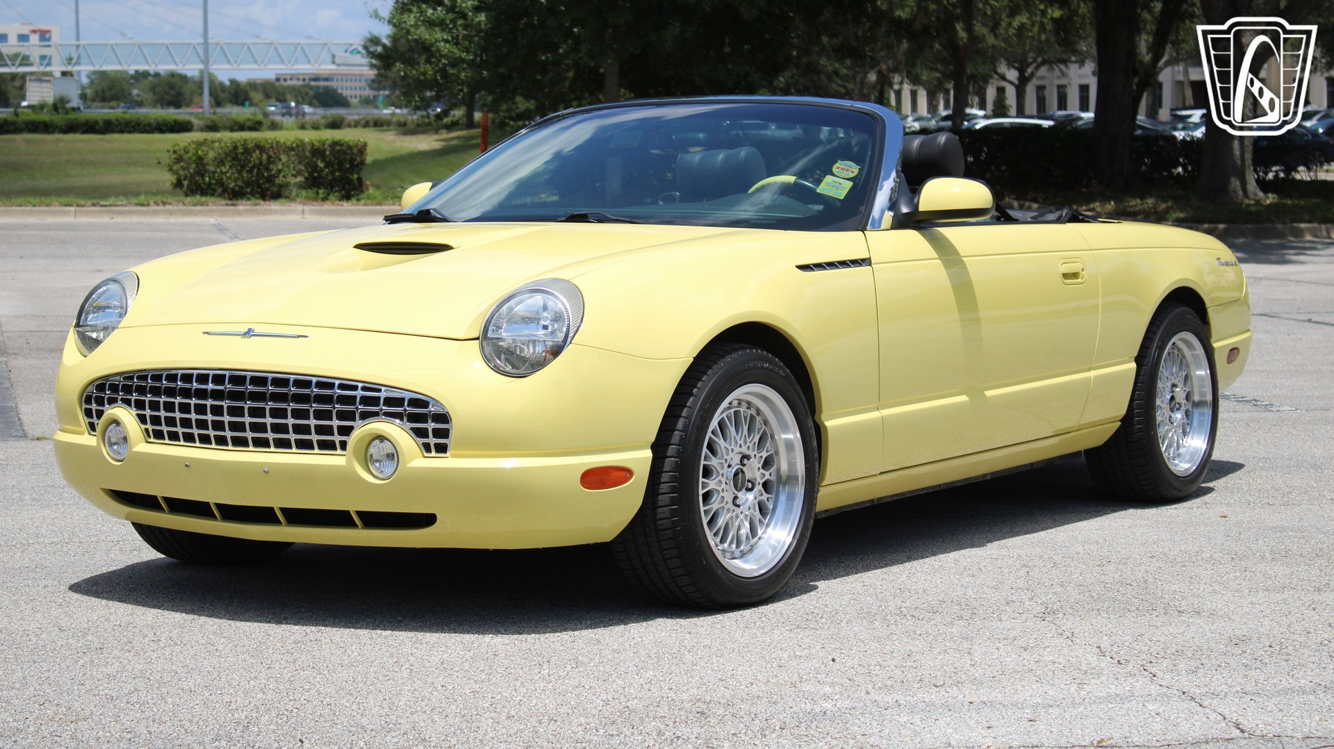 Used 2002 Ford Thunderbird RWD image 3