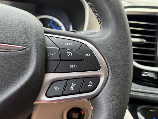 Used 2022 Chrysler Pacifica Touring-L FWD image 24