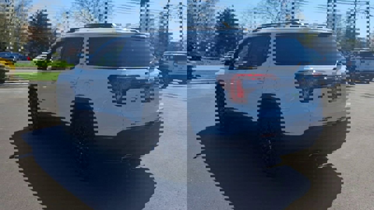 Certified 2023 GMC Acadia SLE w/ Driver Convenience Package image 9