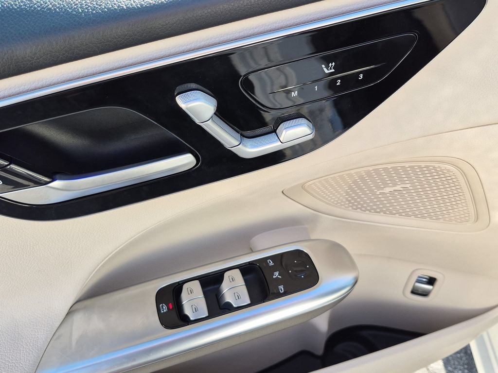 Used 2025 Mercedes-Benz C 300 Sedan image 31