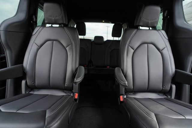 New 2026 Chrysler Pacifica Select FWD image 31