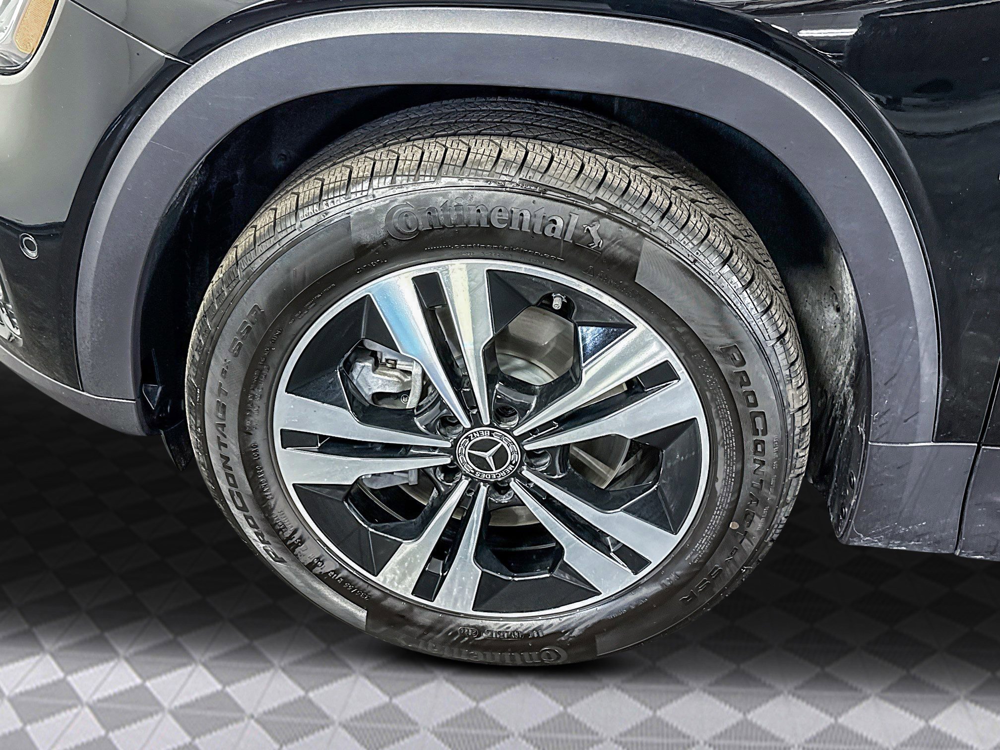 Used 2025 Mercedes-Benz GLB 250 image 32