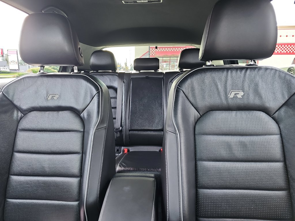 Used 2018 Volkswagen Golf R 4-Door AWD/4WD image 32