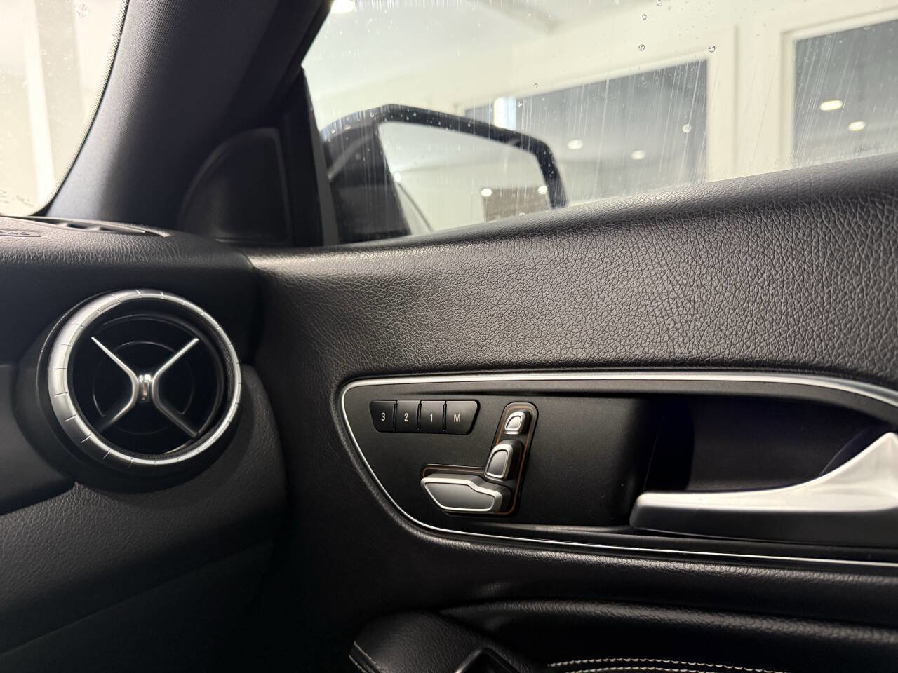 Used 2019 Mercedes-Benz CLA 250 image 33