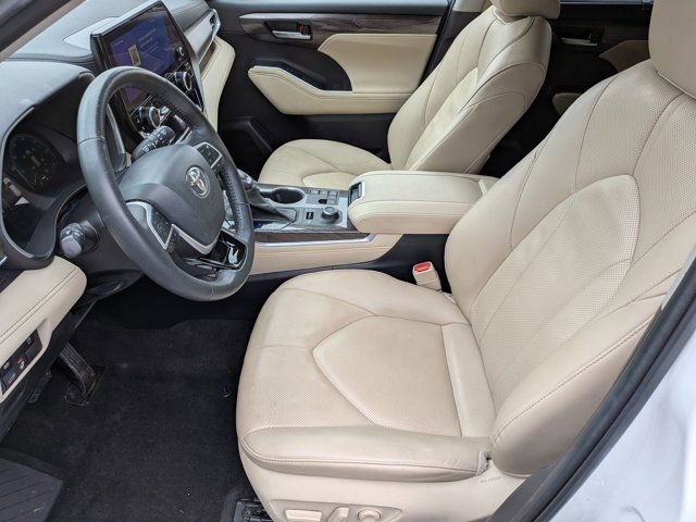 Used 2023 Toyota Highlander Limited image 15