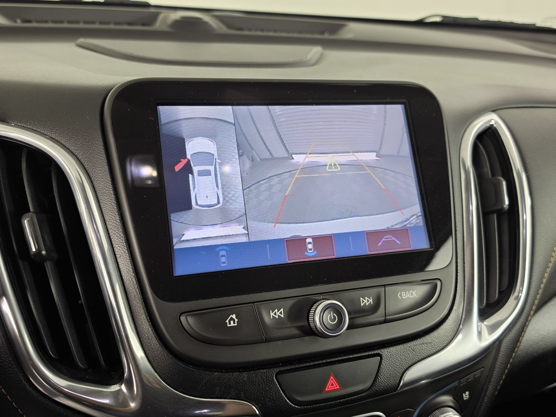 Used 2018 Chevrolet Equinox Premier FWD image 28