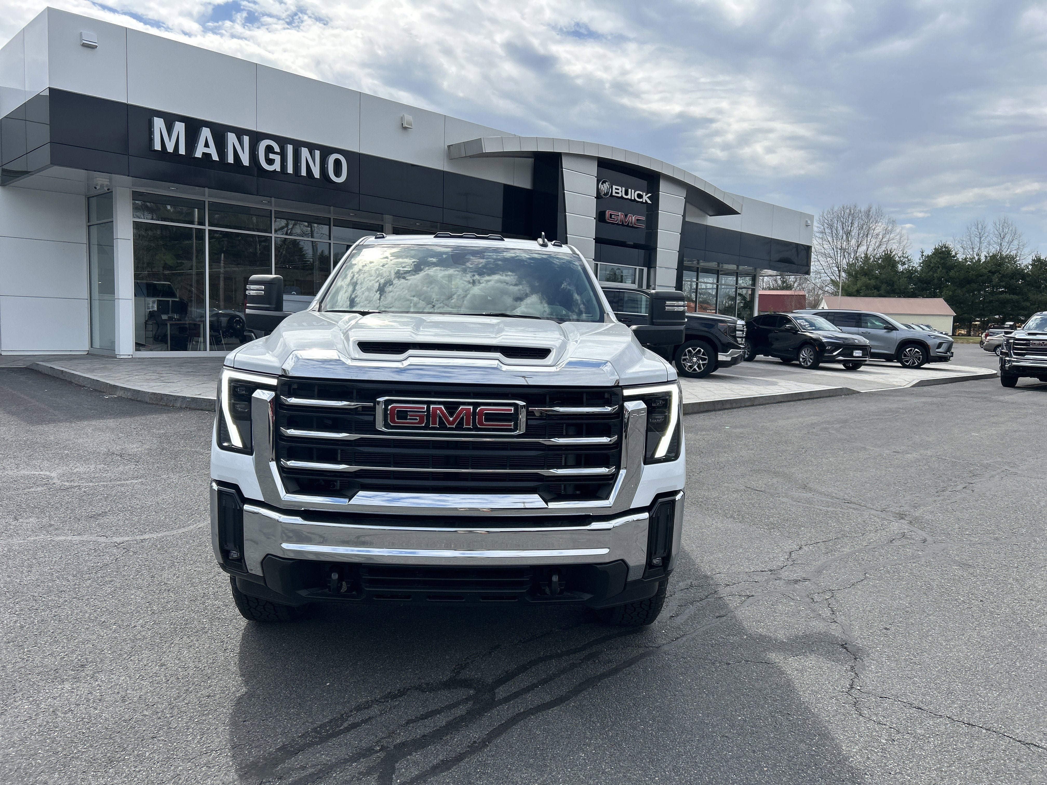 New 2026 GMC Sierra 2500 SLE w/ SLE Value Package; AWD/4WD image 16
