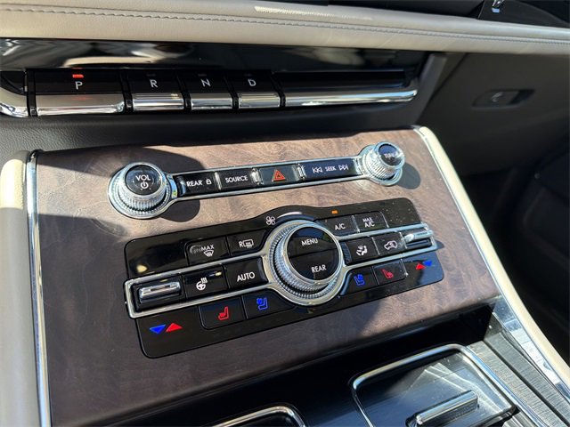 Used 2023 Lincoln Aviator Grand Touring image 19