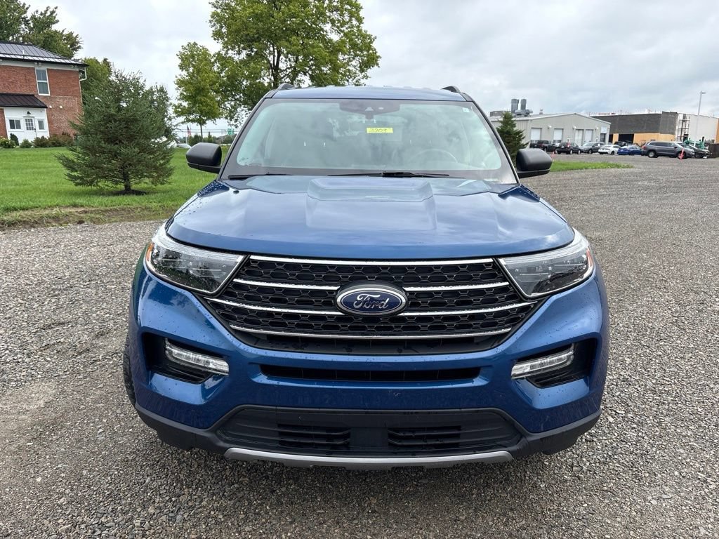 Used 2023 Ford Explorer XLT w/ Equipment Group 202A AWD/4WD image 2