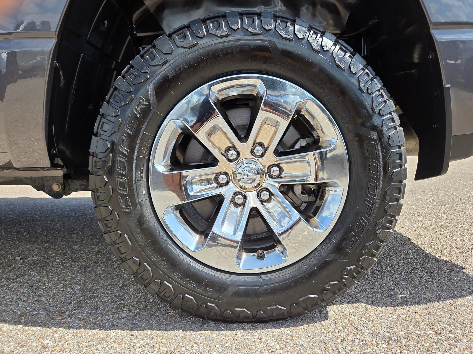 Used 2024 RAM 1500 Laramie AWD/4WD image 11
