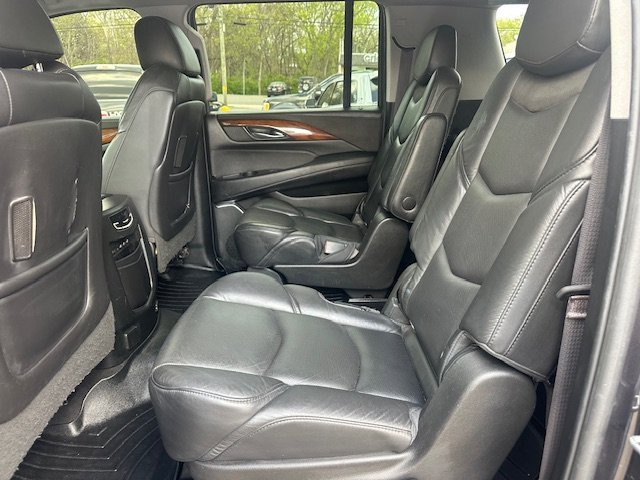 Used 2017 Cadillac Escalade ESV Luxury image 15