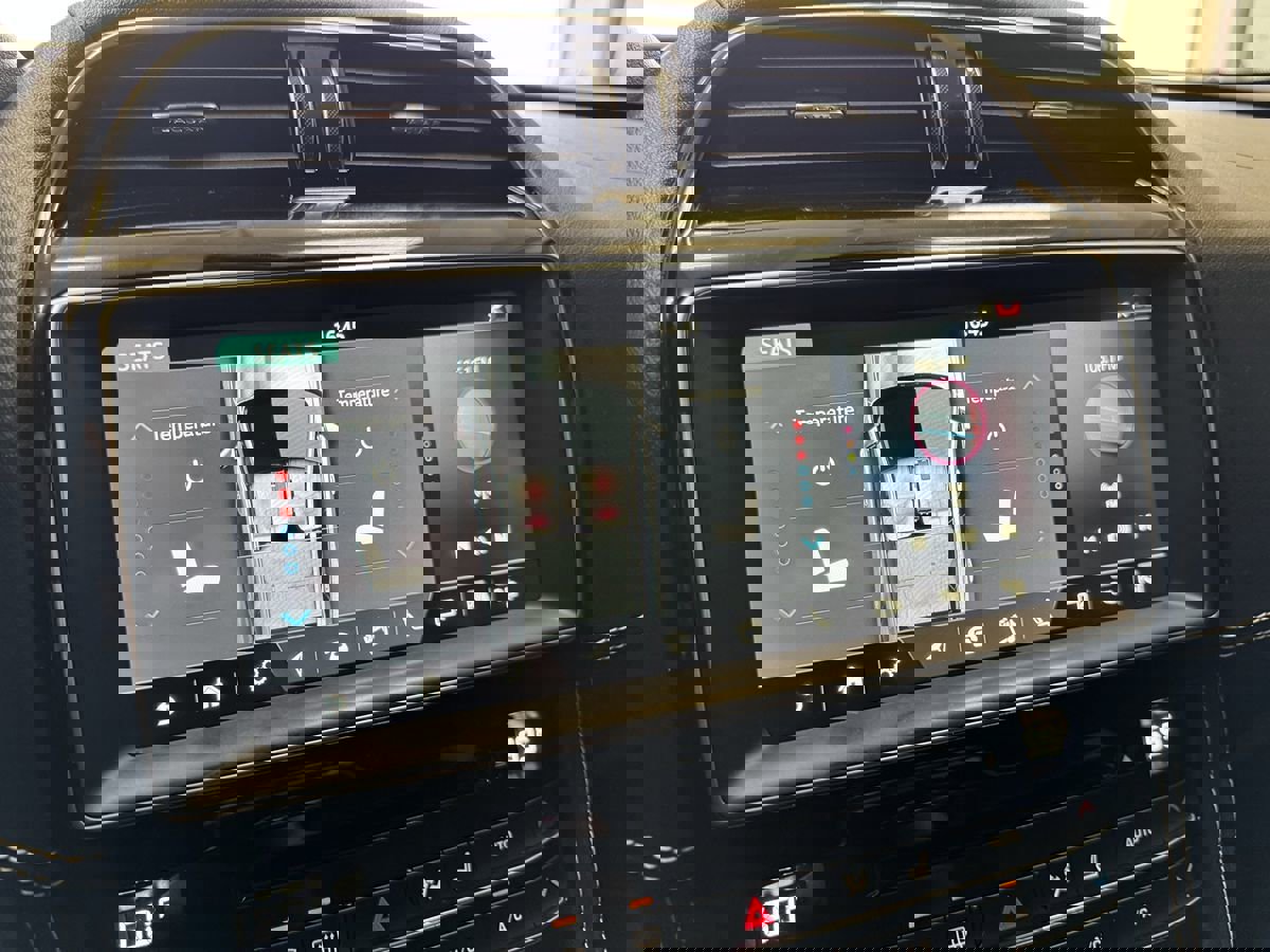 Used 2019 Jaguar F-PACE S image 24