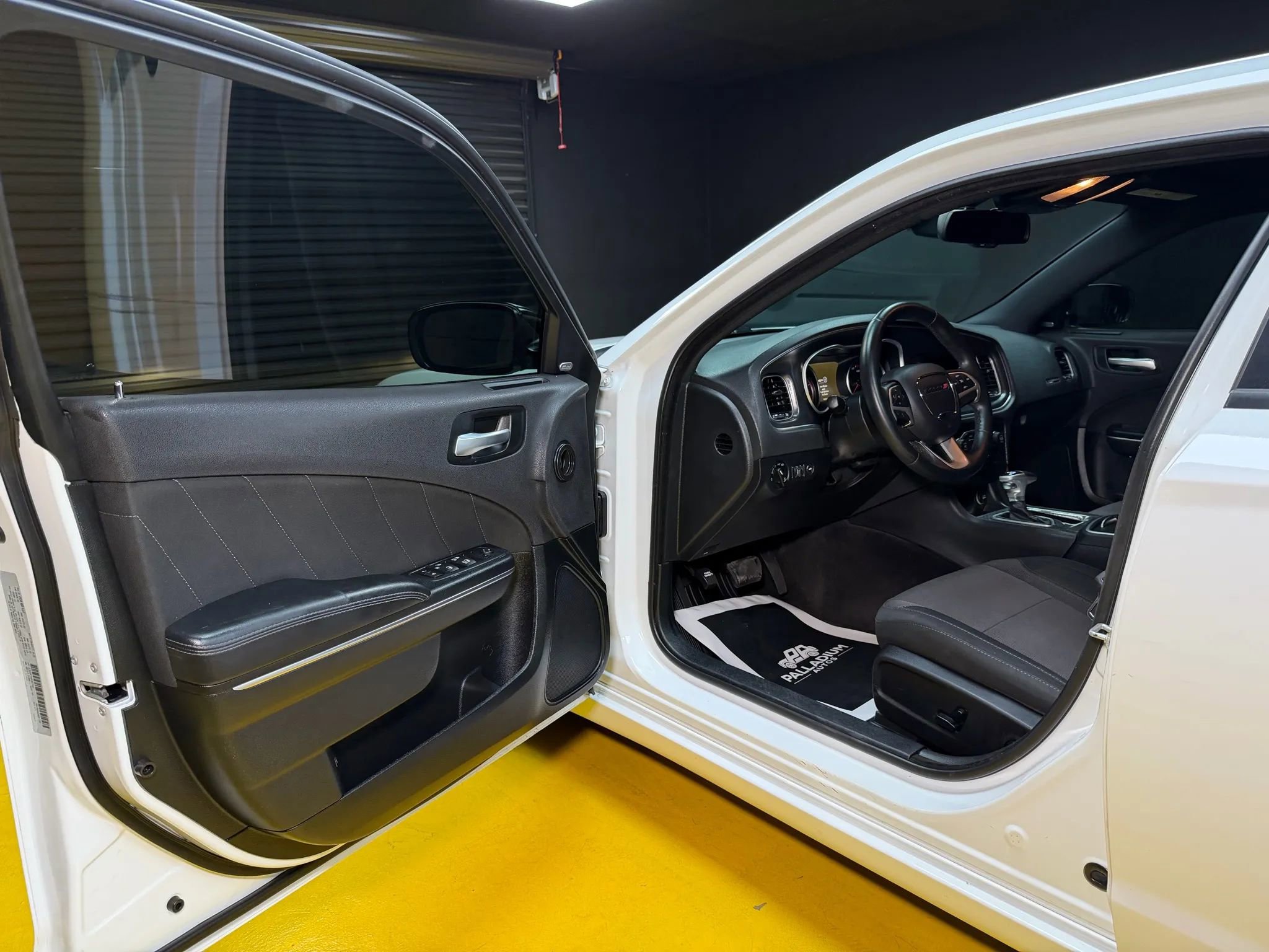 Used 2016 Dodge Charger R/T w/ Navigation & Travel Group image 31