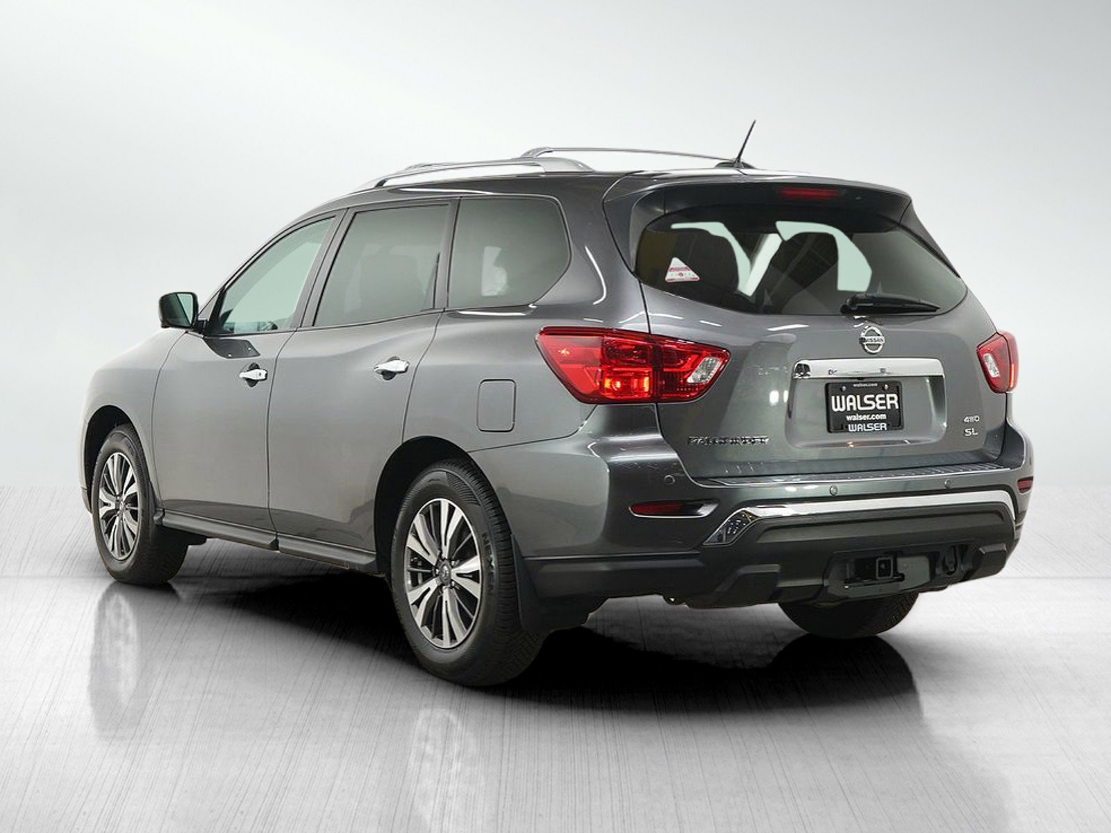 Used 2017 Nissan Pathfinder SL w/ SL Premium Package AWD/4WD image 4