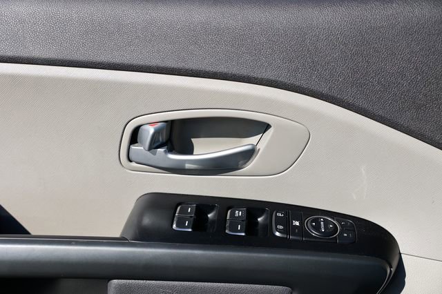 Used 2018 Kia Sedona L image 45