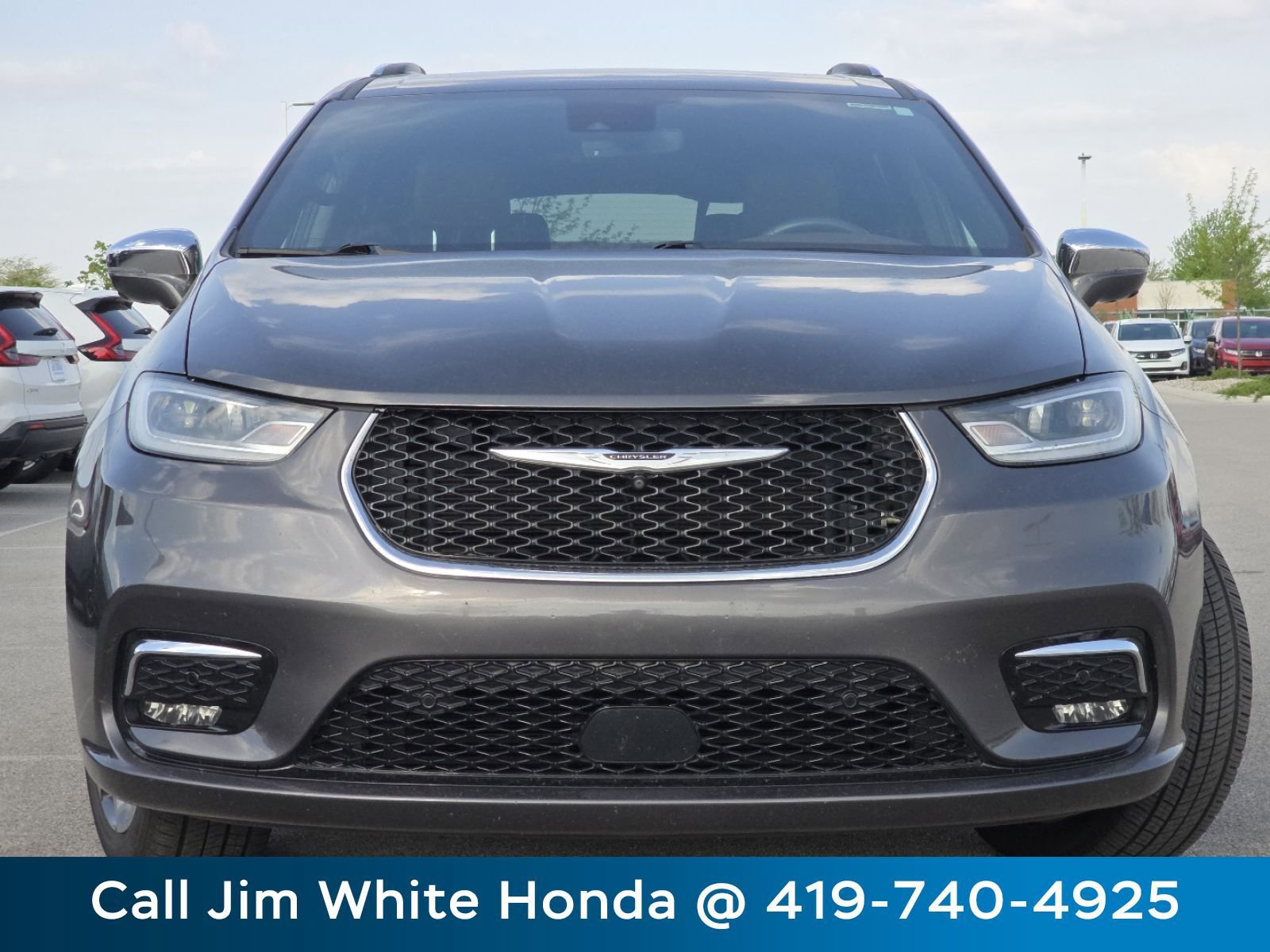 Used 2021 Chrysler Pacifica Limited w/ Uconnect Theater Family Group AWD/4WD image 12