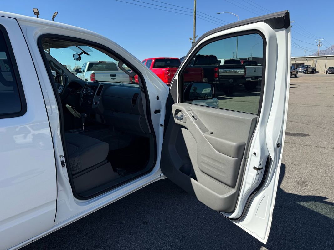 Used 2016 Nissan Frontier SV image 20