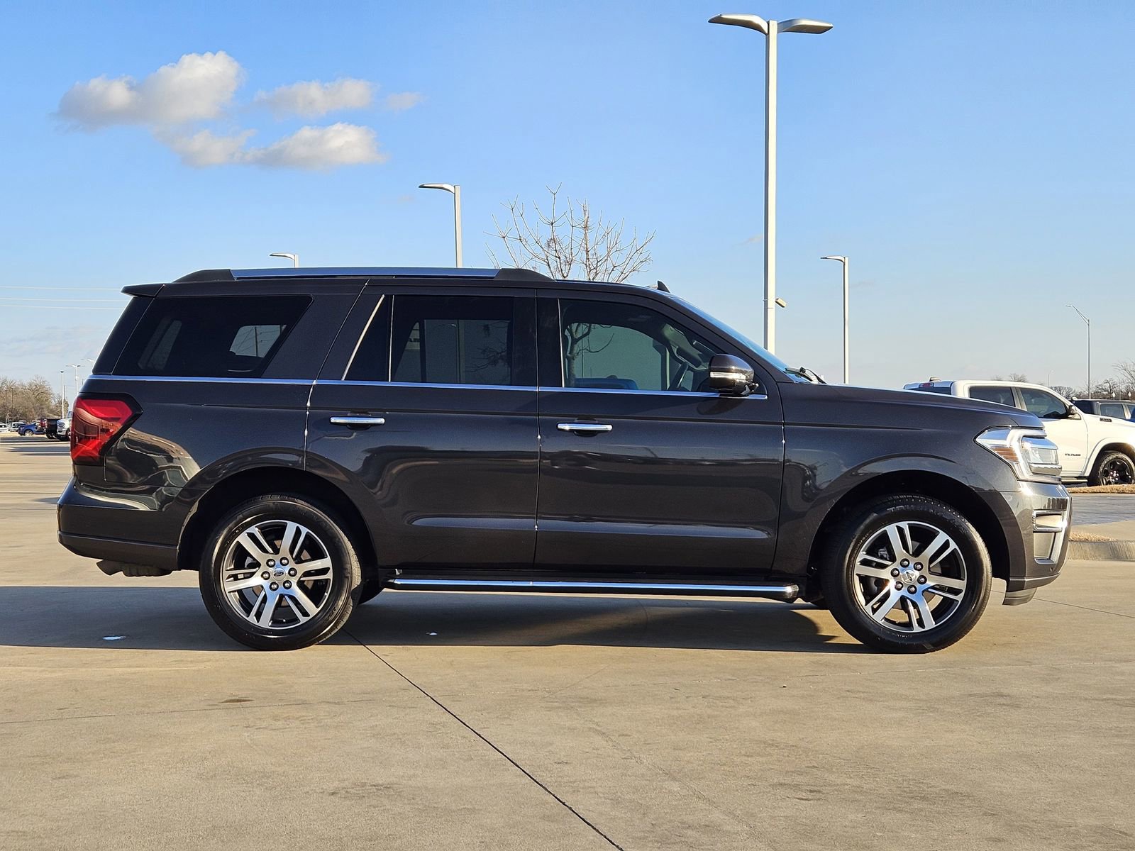 Used 2023 Ford Expedition Limited image 7