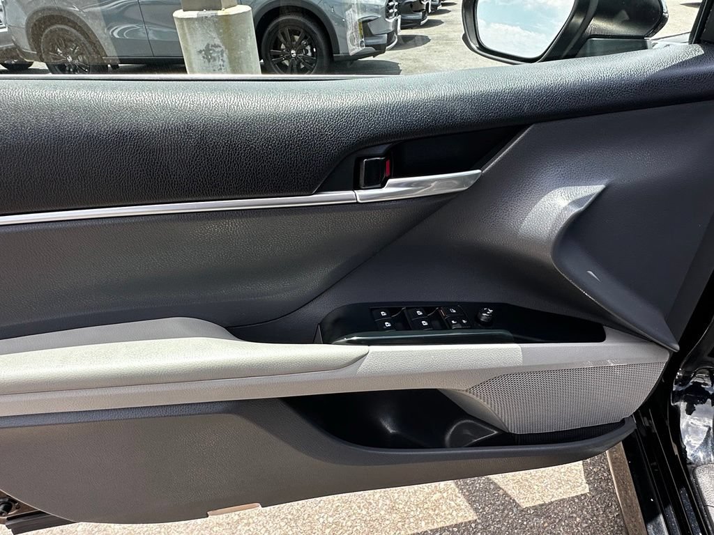 Used 2019 Toyota Camry LE FWD image 23