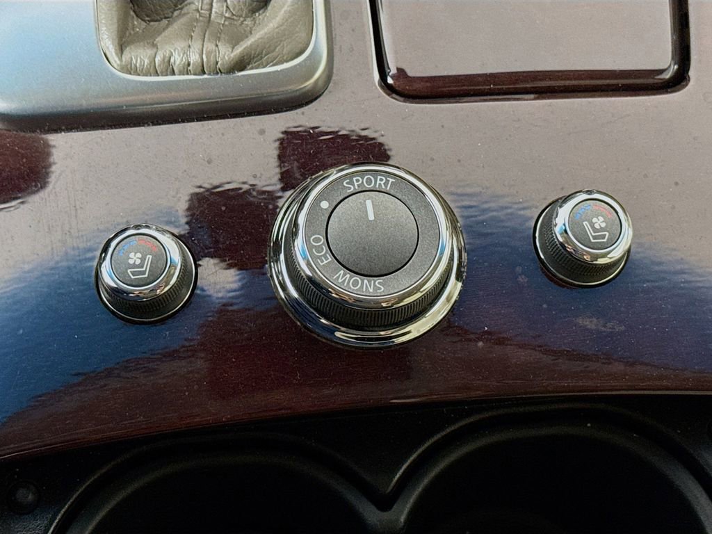 Used 2019 INFINITI Q70 Luxe w/ Proactive Package image 21