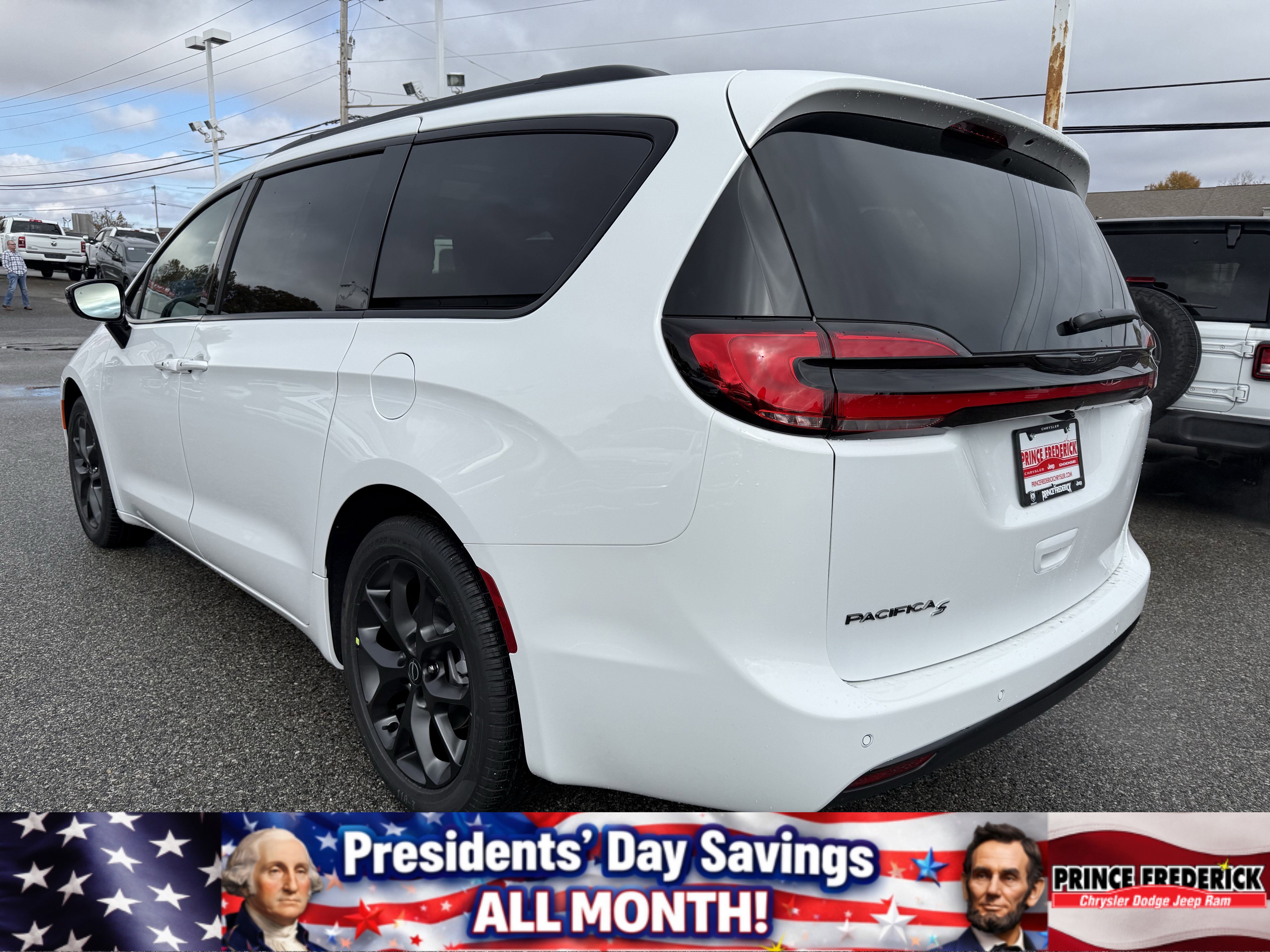 New 2026 Chrysler Pacifica Select image 5