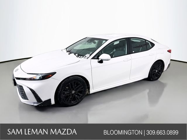 Used 2025 Toyota Camry SE image 3