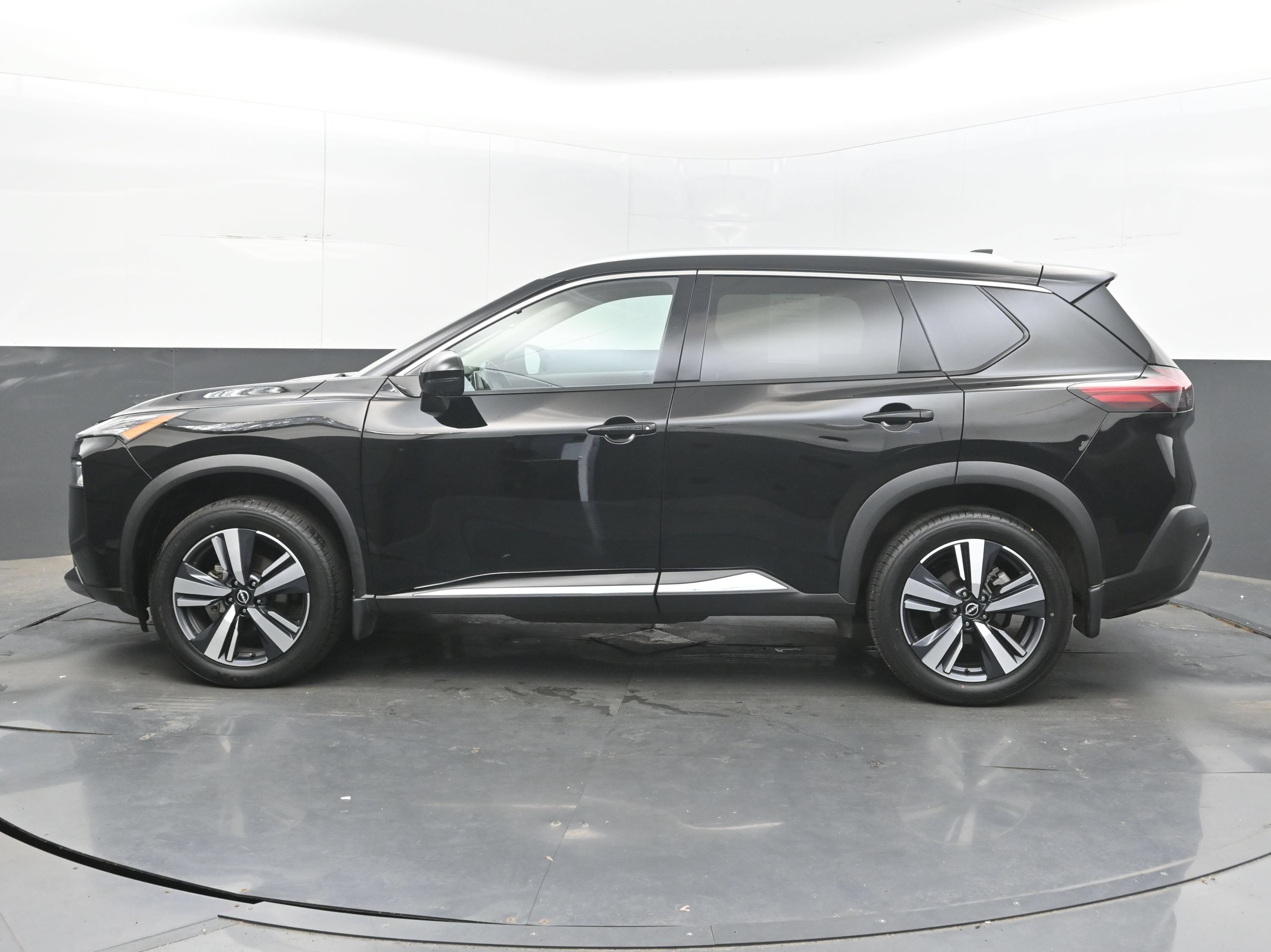 Used 2023 Nissan Rogue SL AWD/4WD image 5