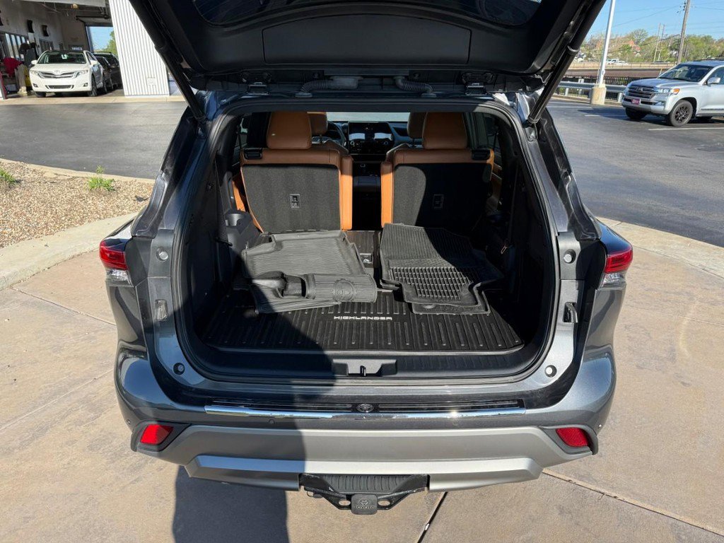 Used 2022 Toyota Highlander Platinum image 7