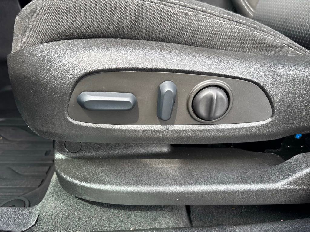 Used 2023 GMC Terrain SLE w/ Driver Convenience Package FWD image 16