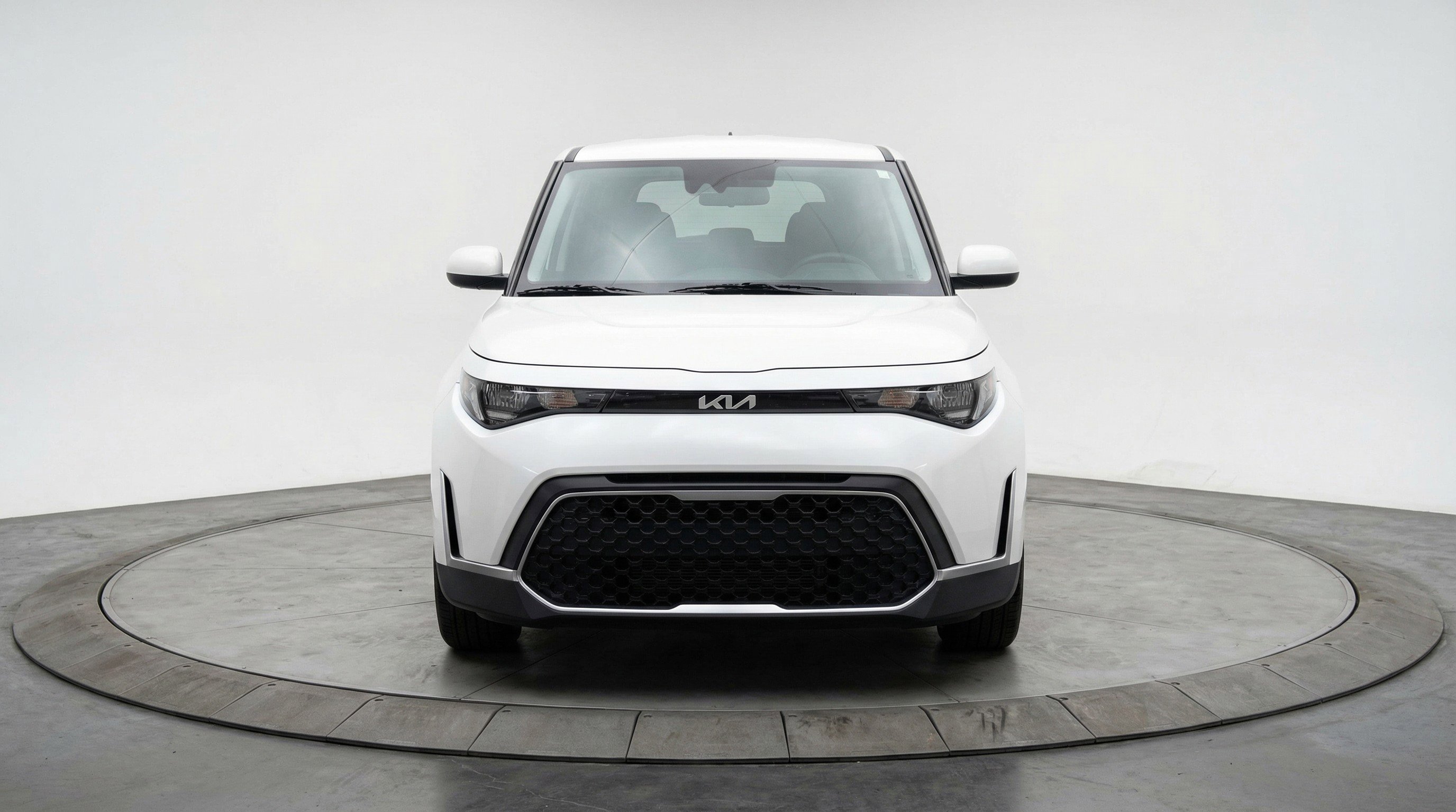 Used 2025 Kia Soul LX w/ LX Technology Package image 2