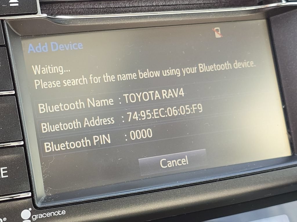 Used 2018 Toyota RAV4 XLE FWD image 5