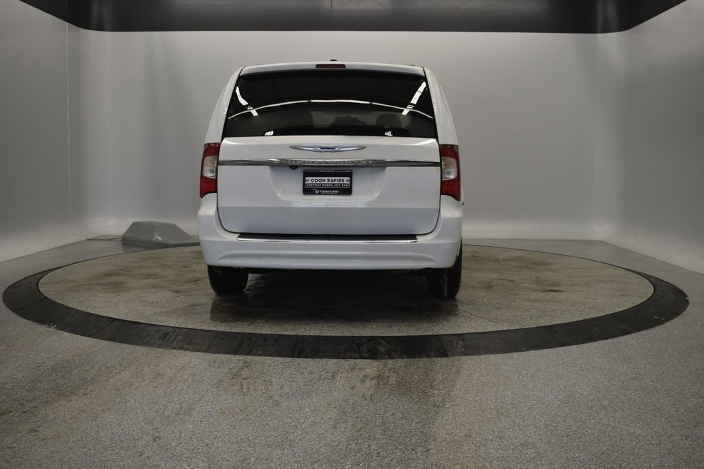 Used 2015 Chrysler Town & Country Touring w/ Driver Convenience Group image 7