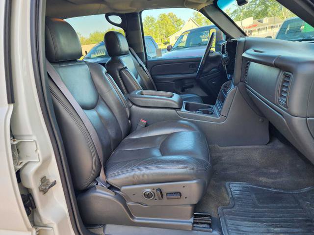 Used 2007 GMC Sierra 3500 SLT w/ Heavy-Duty Power Package AWD/4WD image 19
