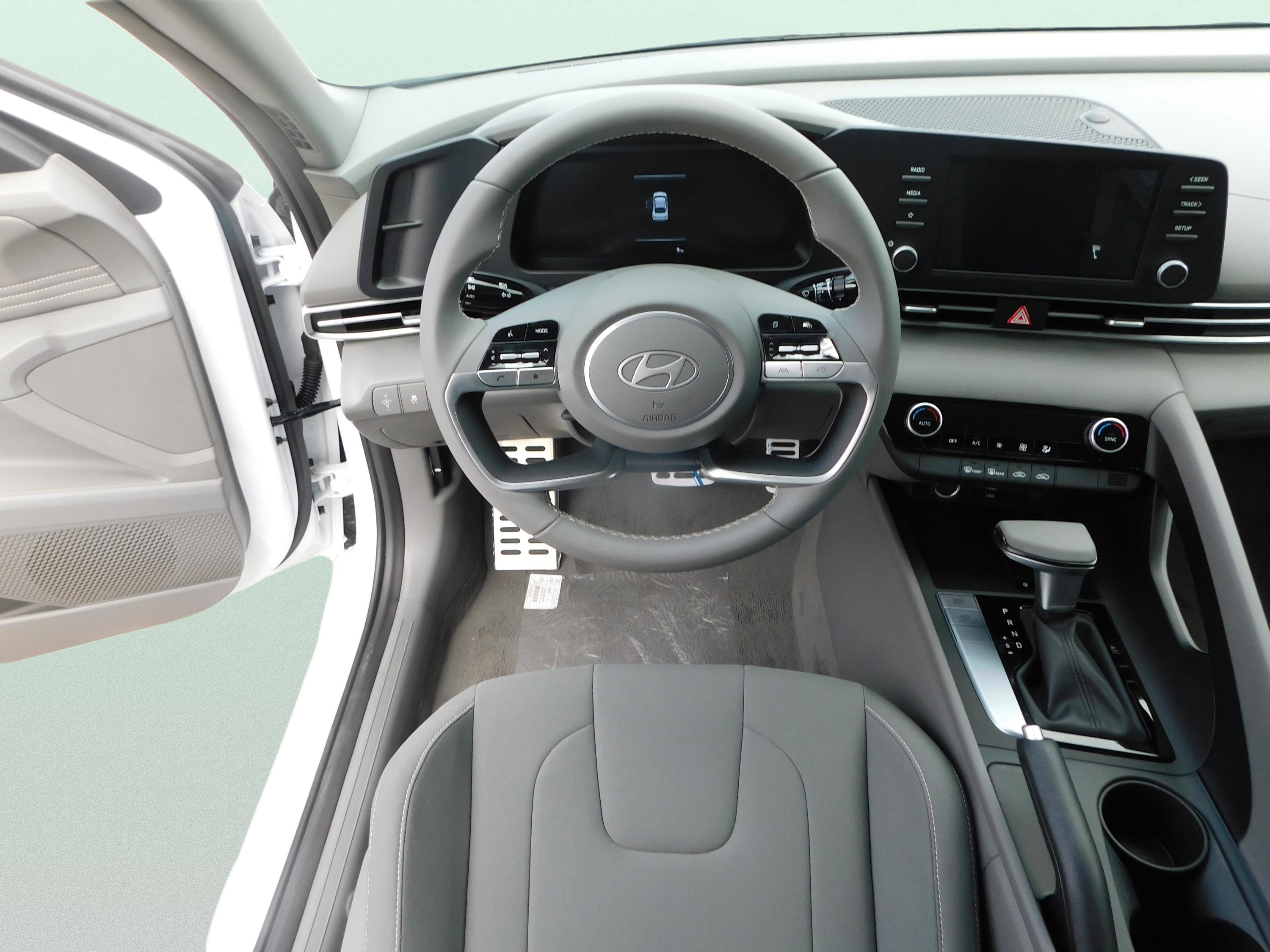Certified 2025 Hyundai Elantra Sport image 5