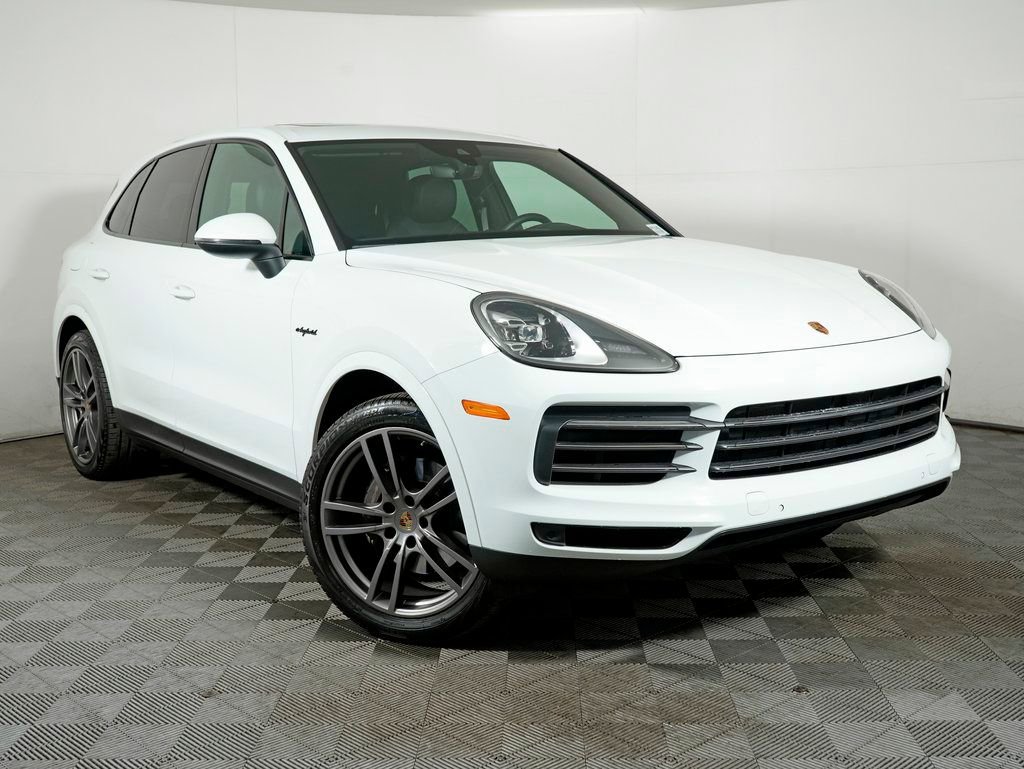 Certified 2022 Porsche Cayenne Platinum Edition image 9