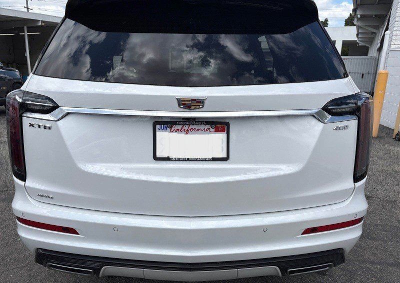 Certified 2023 Cadillac XT6 Sport w/ Platinum Package AWD/4WD image 4