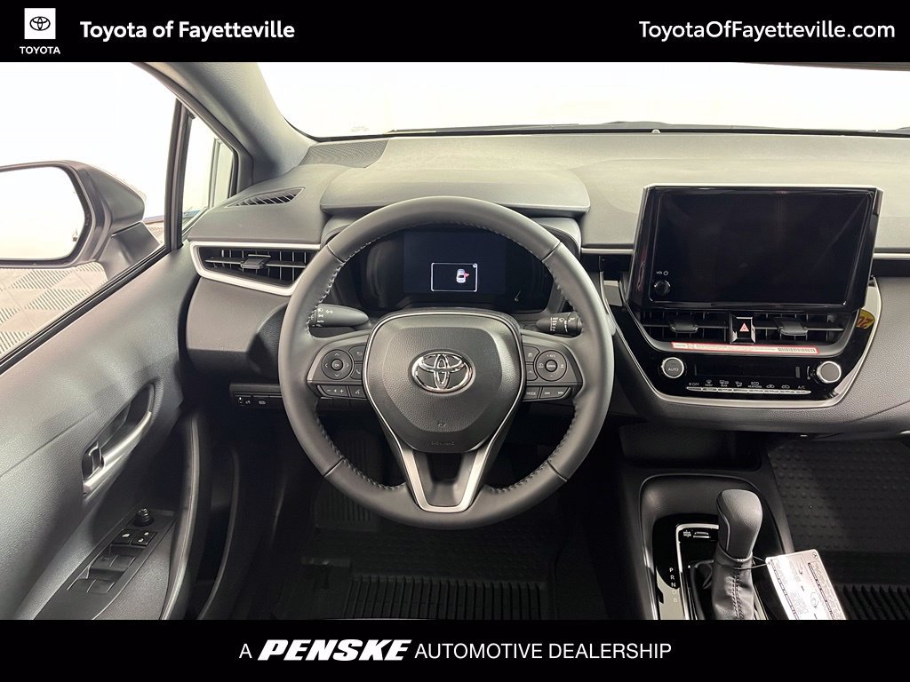 Used 2026 Toyota Corolla SE FWD image 2
