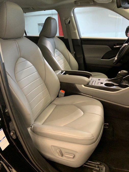 Used 2021 Toyota Highlander XLE AWD/4WD image 60