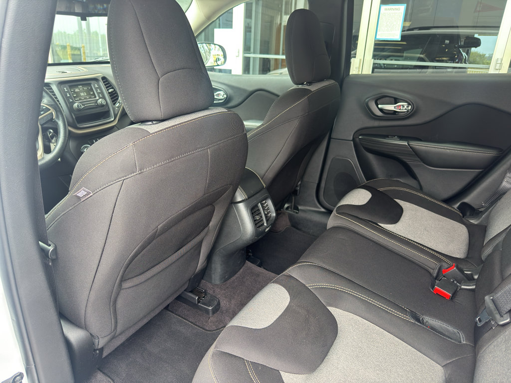Used 2016 Jeep Cherokee Sport AWD/4WD image 7