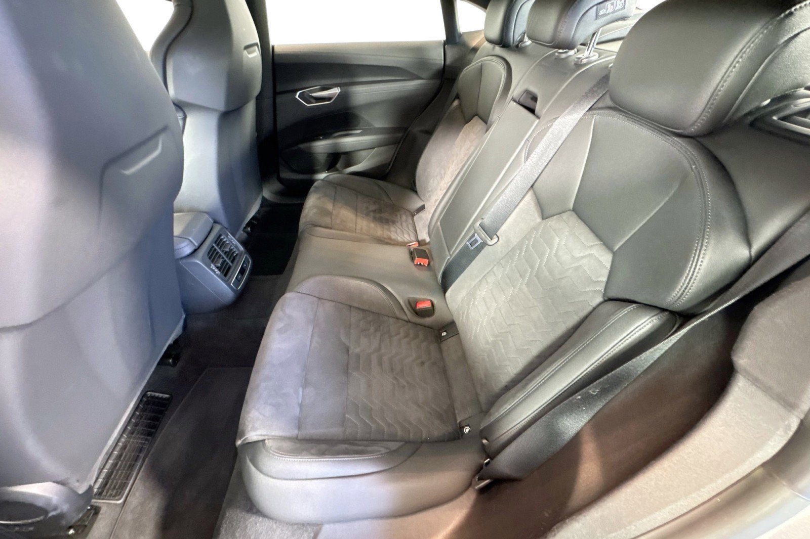 Used 2022 Audi e-tron GT Premium Plus AWD/4WD image 22