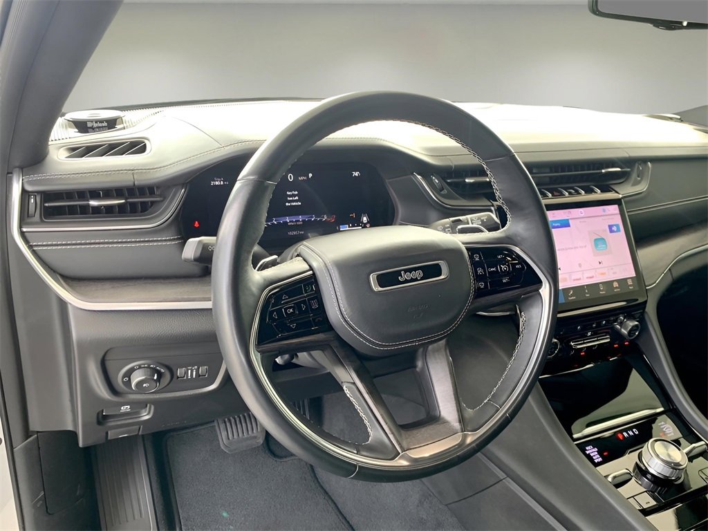 Used 2022 Jeep Grand Cherokee Overland w/ Luxury Tech Group IV image 17