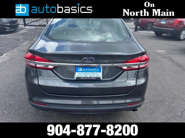 Used 2018 Ford Fusion SE w/ Fusion SE Technology Package FWD image 5