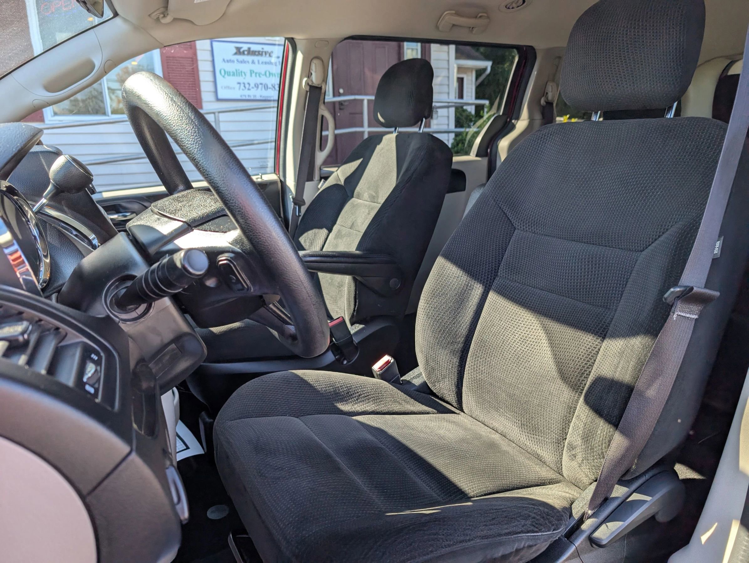 Used 2017 Dodge Grand Caravan SE image 9