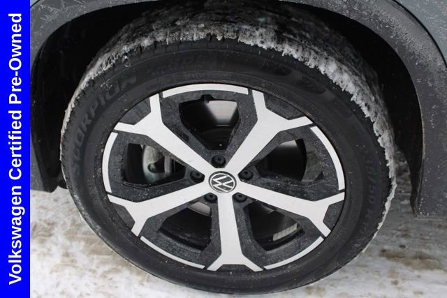 Used 2025 Volkswagen Tiguan SE image 12