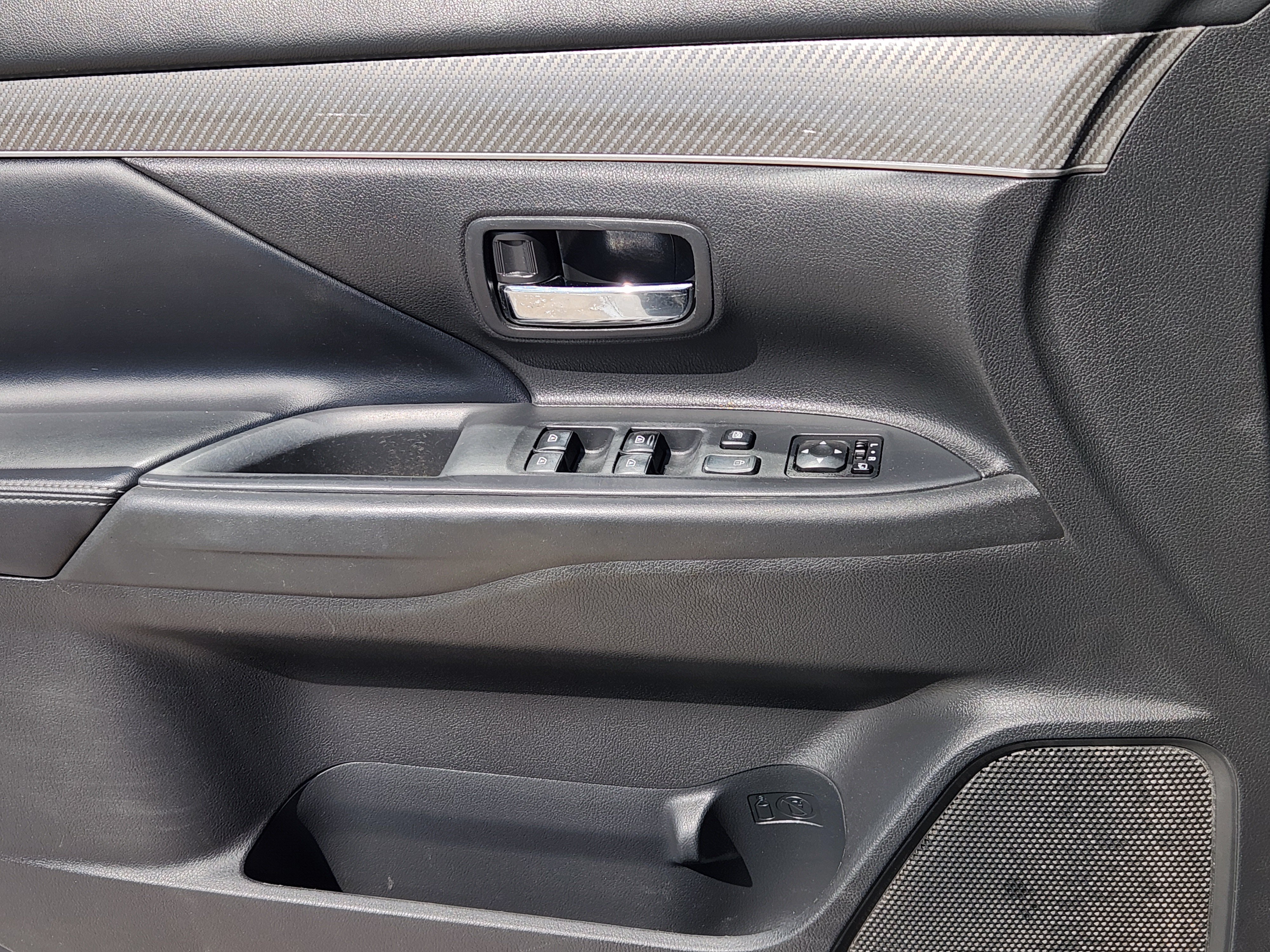 Used 2020 Mitsubishi Outlander SE FWD image 25