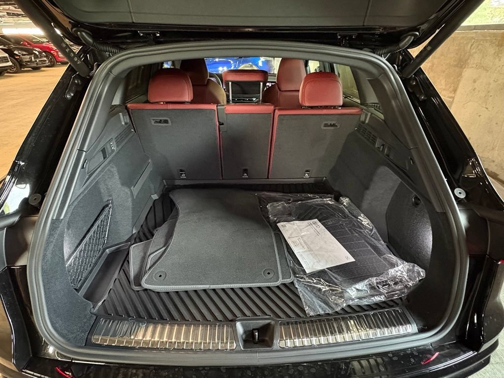 New 2026 Audi SQ5 Prestige AWD/4WD image 32