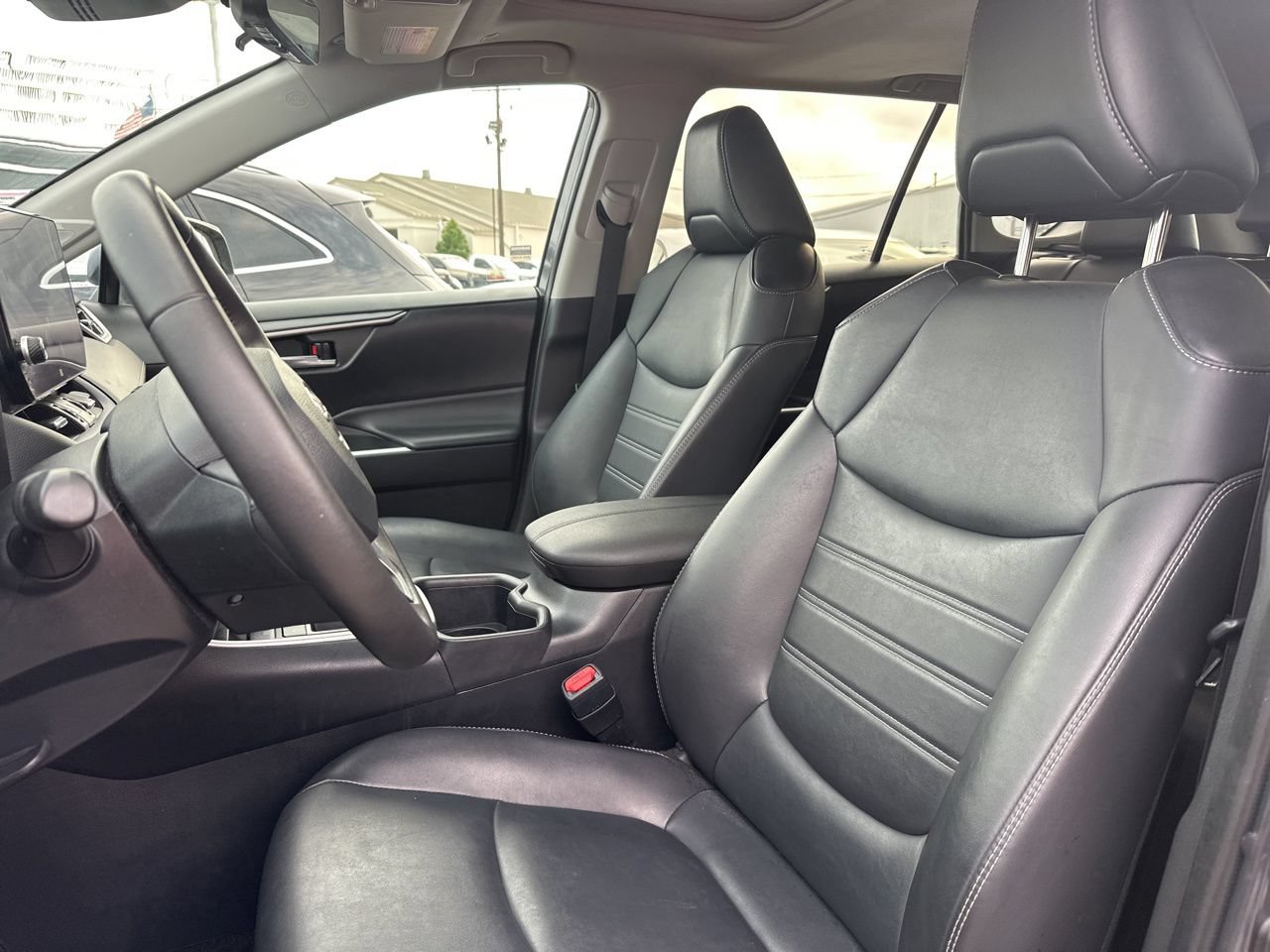 Used 2023 Toyota RAV4 XLE Premium FWD image 8