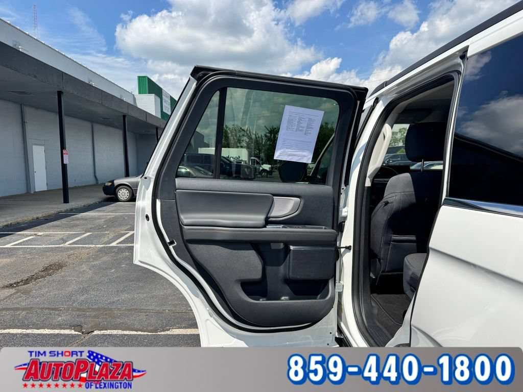Used 2025 Ford Expedition Active AWD/4WD image 52
