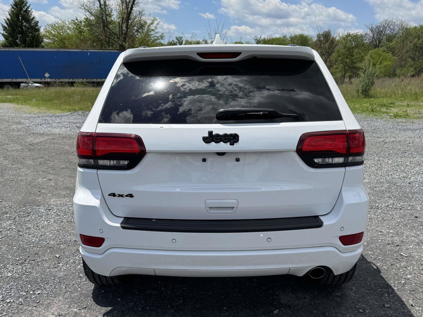 Used 2020 Jeep Grand Cherokee Altitude AWD/4WD image 23